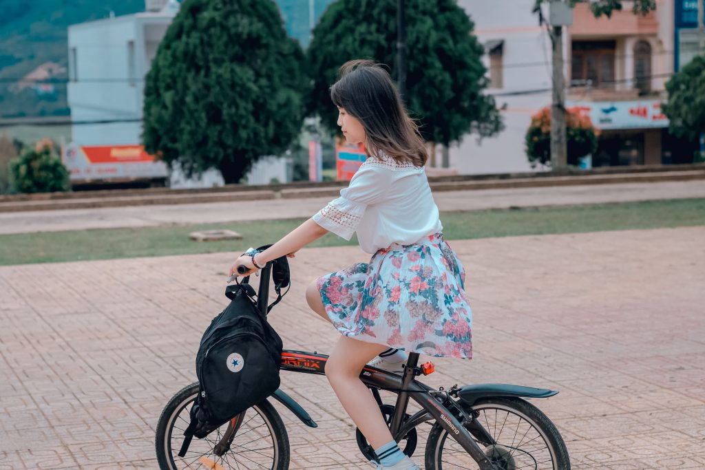 girls cycle shopping